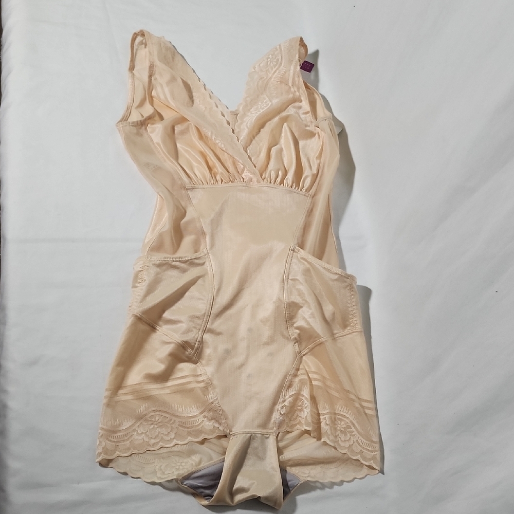 Source Unknown Cream Lace Slip